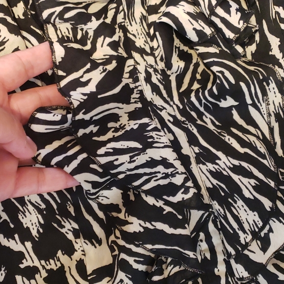 Blouse/tank - Picture 2 of 3